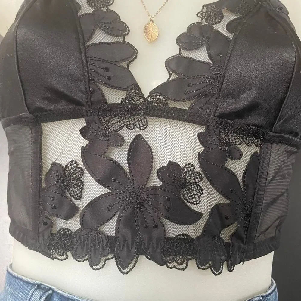 Victoria’s Secret Black lace bralette with floral embroidery and adjustable strp